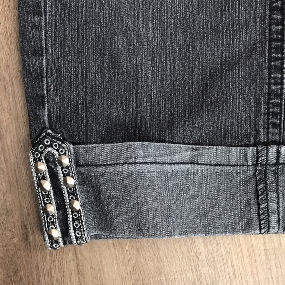 4/$25 Roadrunner Cropped jeans black wash with studs - Picture 2 of 14